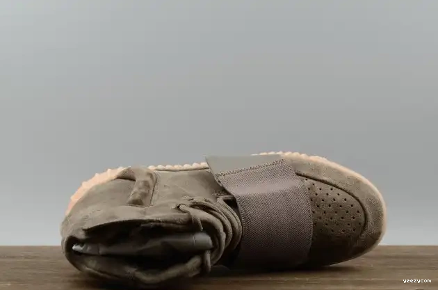 adidas Yeezy Boost Light Brown 750 BY2456 0526